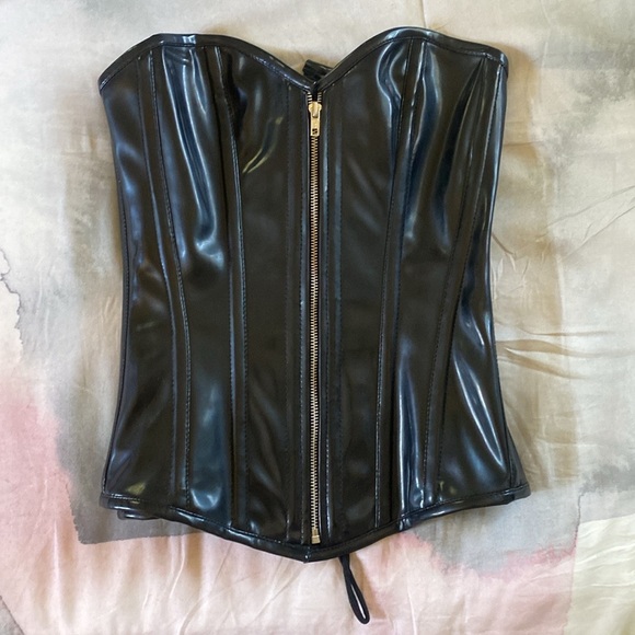 Top Drawer Black Faux Leather Steel Boned Overbust Corset by Daisy Corsets - Picture 3 of 4